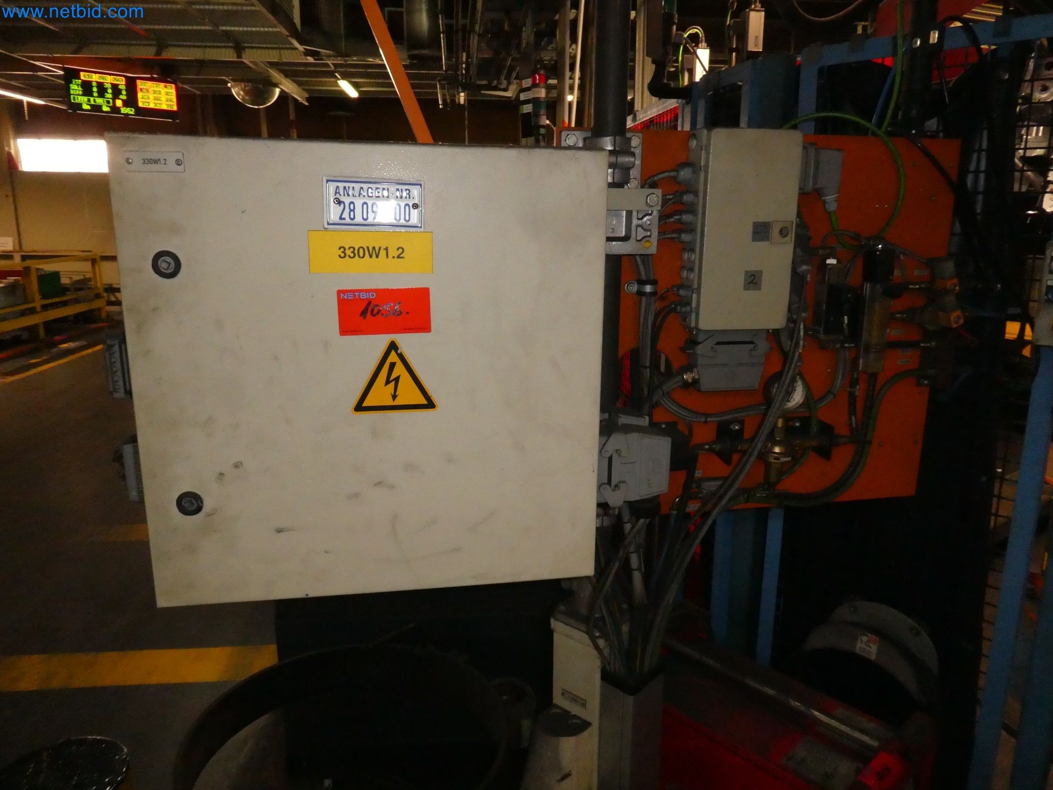 Robots, equipos de soldadura y accesorios de montaje de la industria del automóvil-5