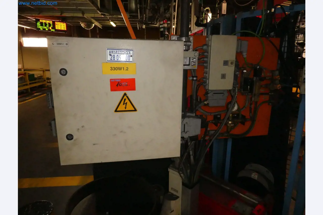 Robots, equipos de soldadura y accesorios de montaje de la industria del automóvil-5