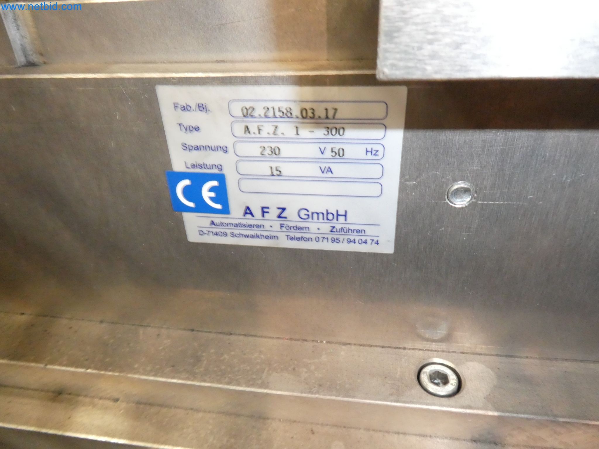 Roboter, Schweißgeräte und Montagezubehör aus der Automobilindustrie-5