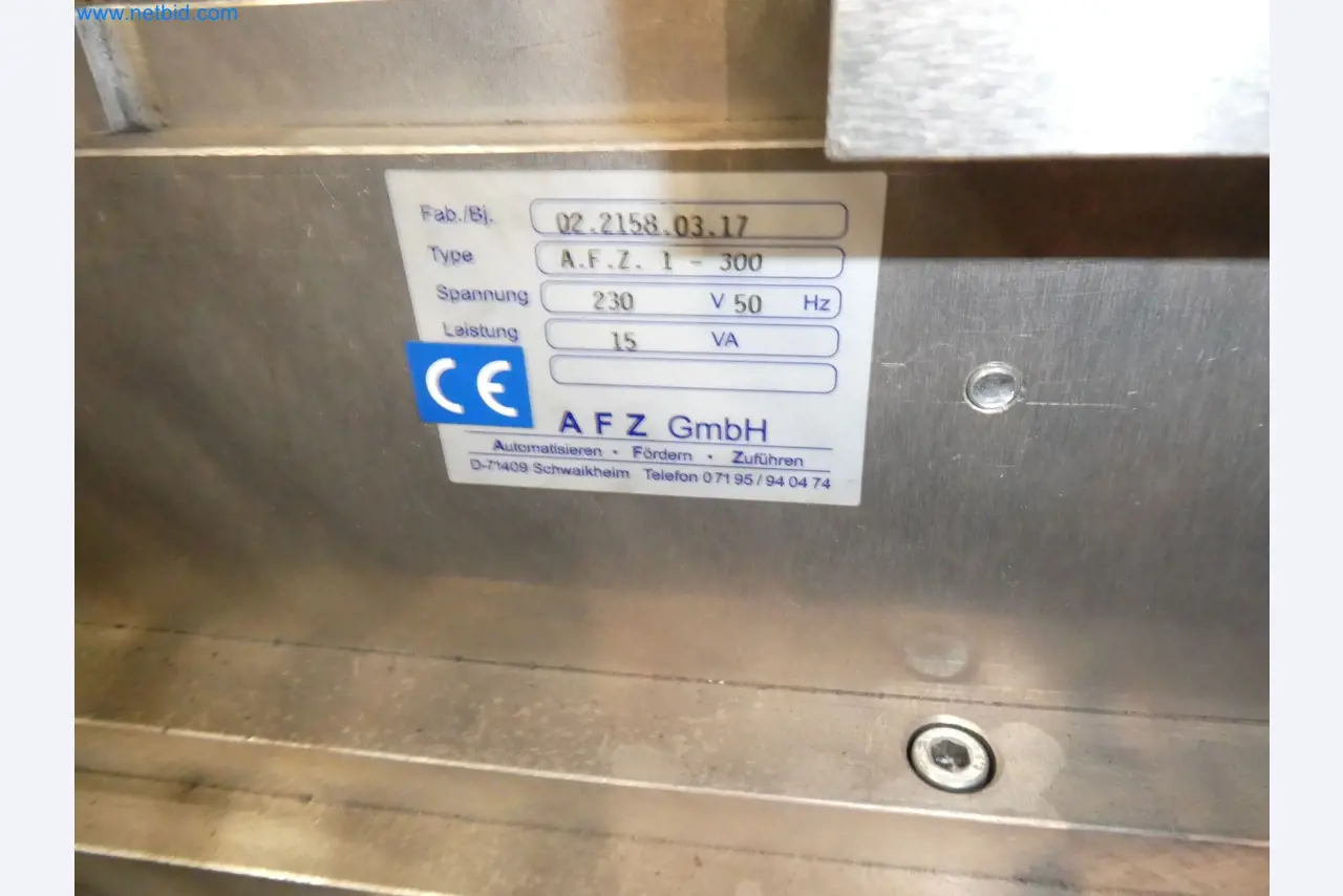 Roboter, Schweißgeräte und Montagezubehör aus der Automobilindustrie-5