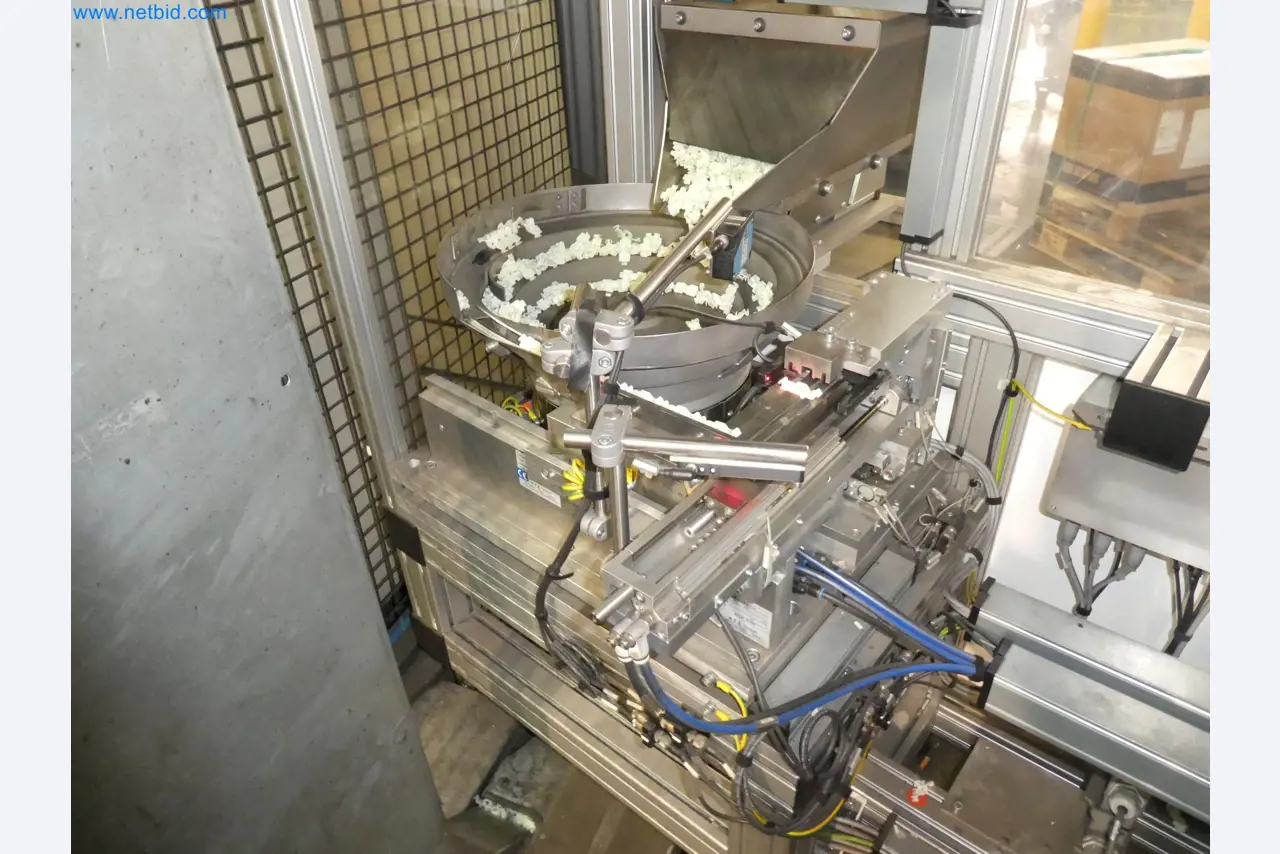 Roboter, Schweißgeräte und Montagezubehör aus der Automobilindustrie-6