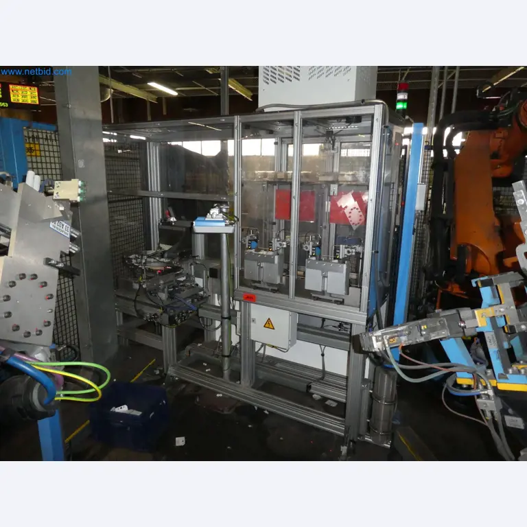 Roboter, Schweißgeräte und Montagezubehör aus der Automobilindustrie-7