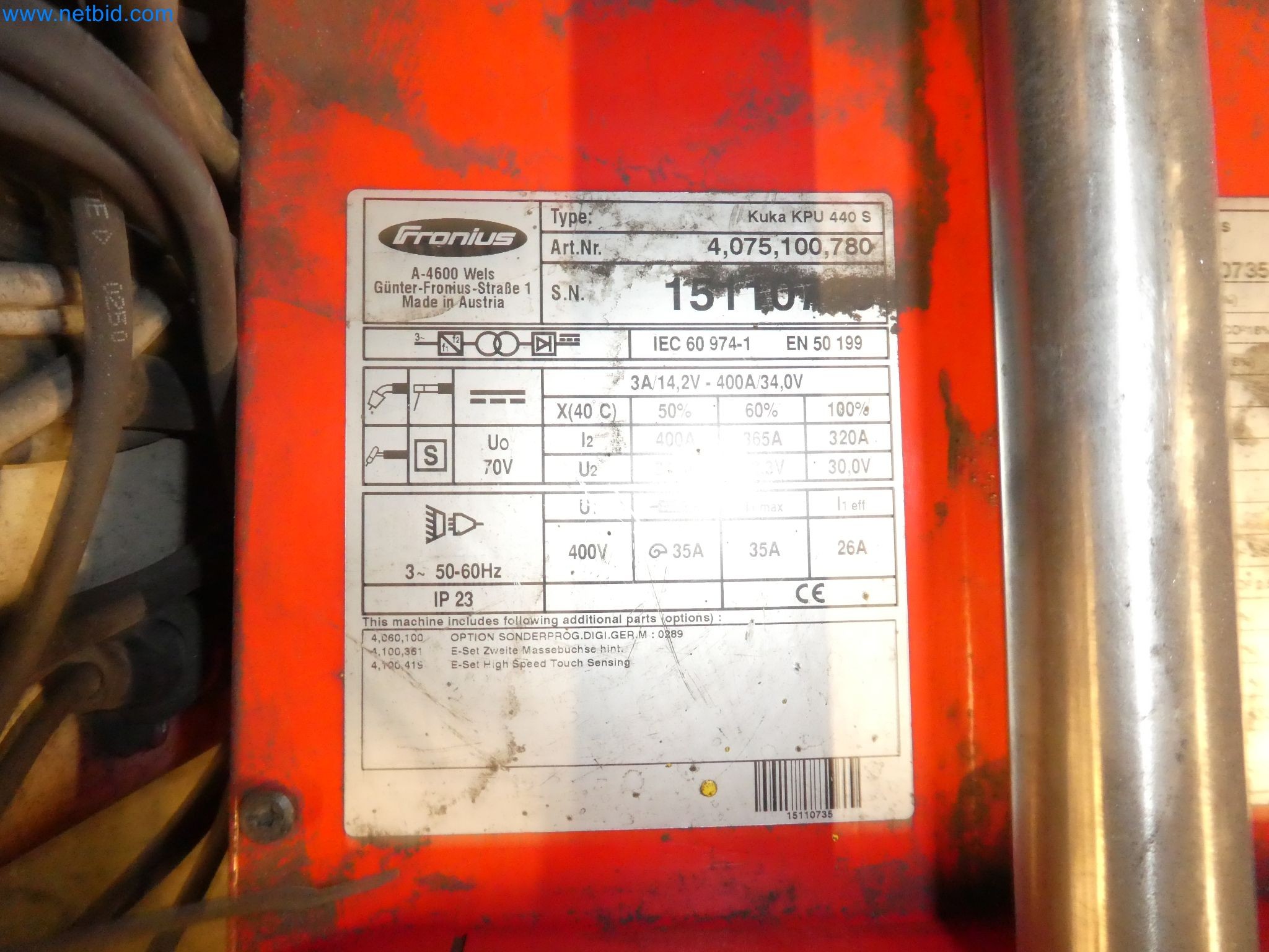 Robots, equipos de soldadura y accesorios de montaje de la industria del automóvil-1