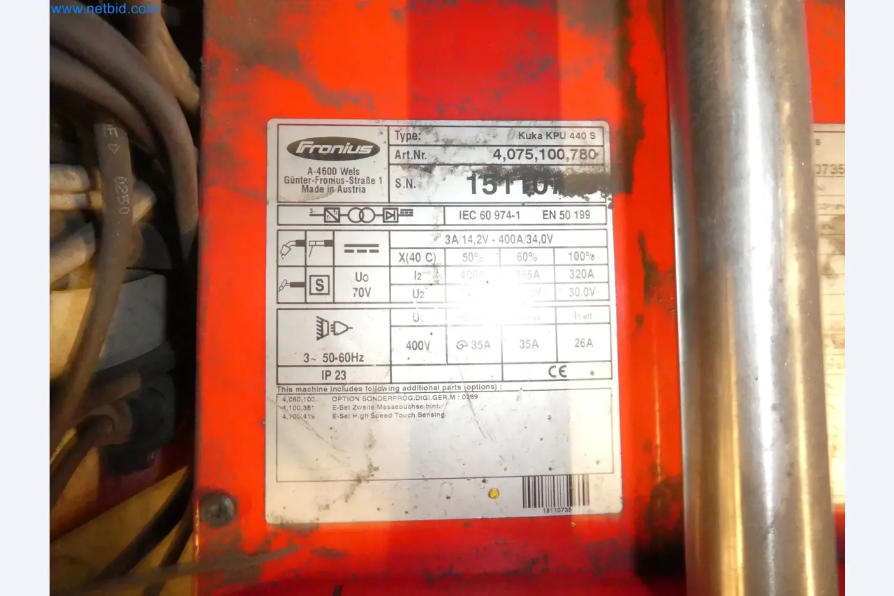 Roboty, svařovací zařízení a montážní příslušenství z automobilového průmyslu-1