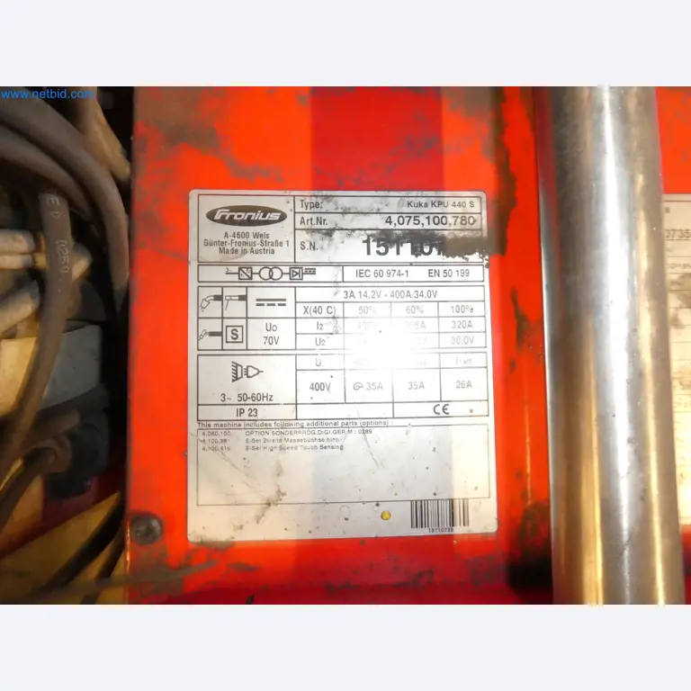 Roboty, svařovací zařízení a montážní příslušenství z automobilového průmyslu-1