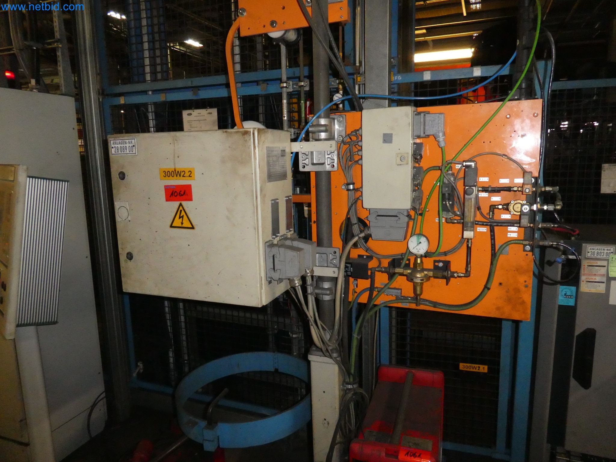 Robots, equipos de soldadura y accesorios de montaje de la industria del automóvil-4