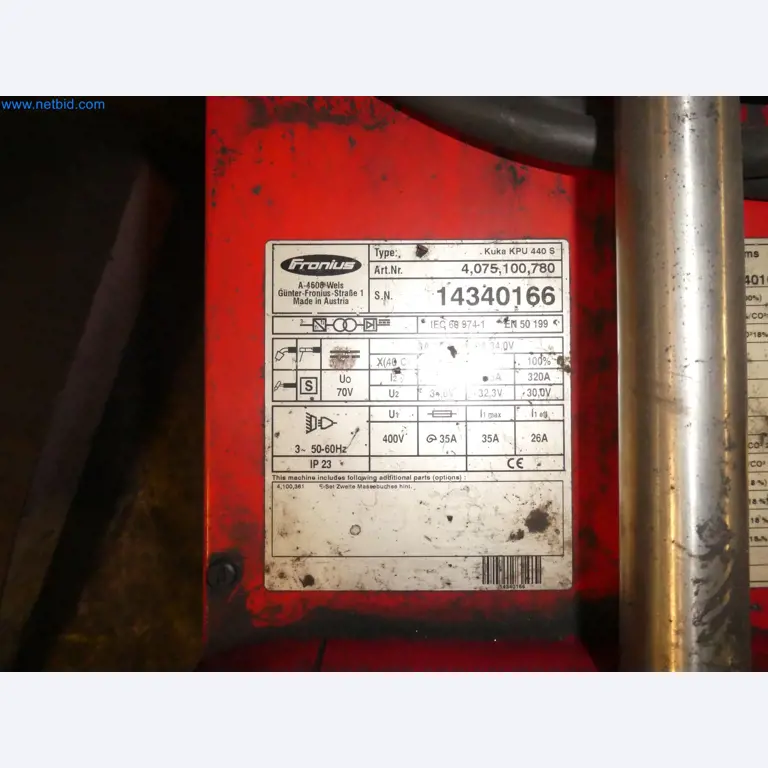 Roboty, svařovací zařízení a montážní příslušenství z automobilového průmyslu-1