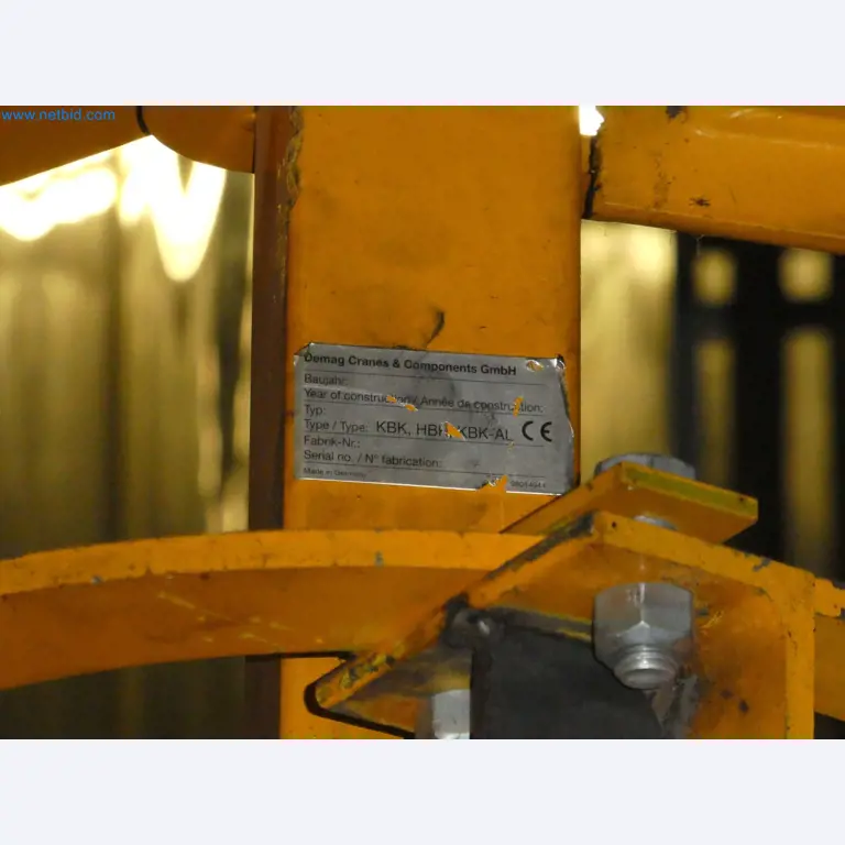 Roboty, svařovací zařízení a montážní příslušenství z automobilového průmyslu-1