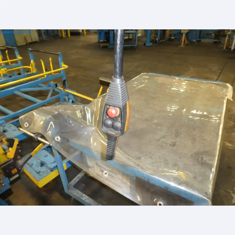 Roboty, svařovací zařízení a montážní příslušenství z automobilového průmyslu-6