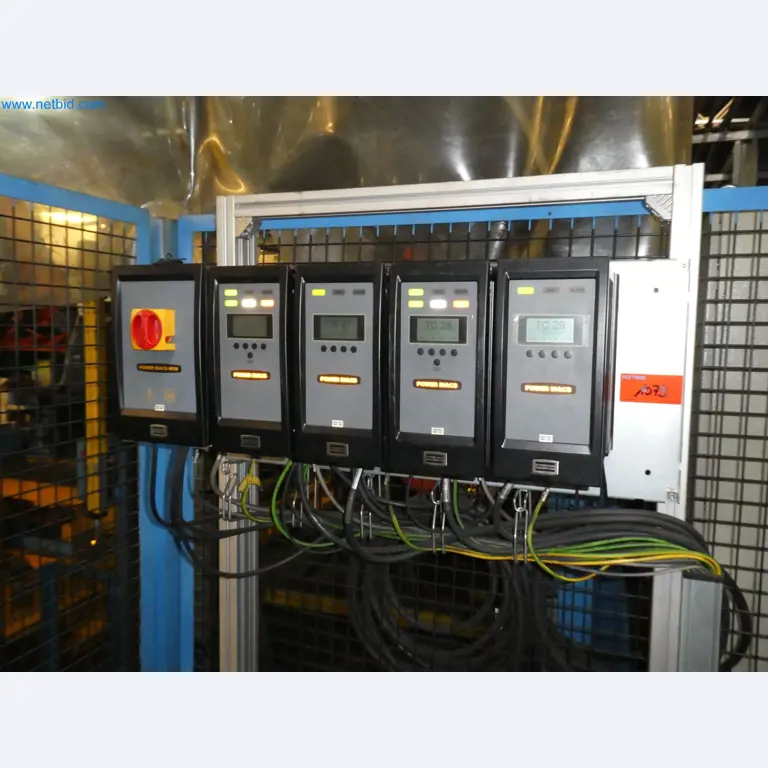 Robots, equipos de soldadura y accesorios de montaje de la industria del automóvil-12