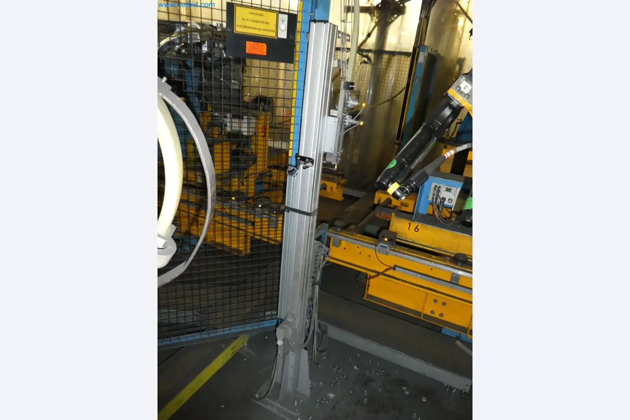 Robots, equipos de soldadura y accesorios de montaje de la industria del automóvil-1