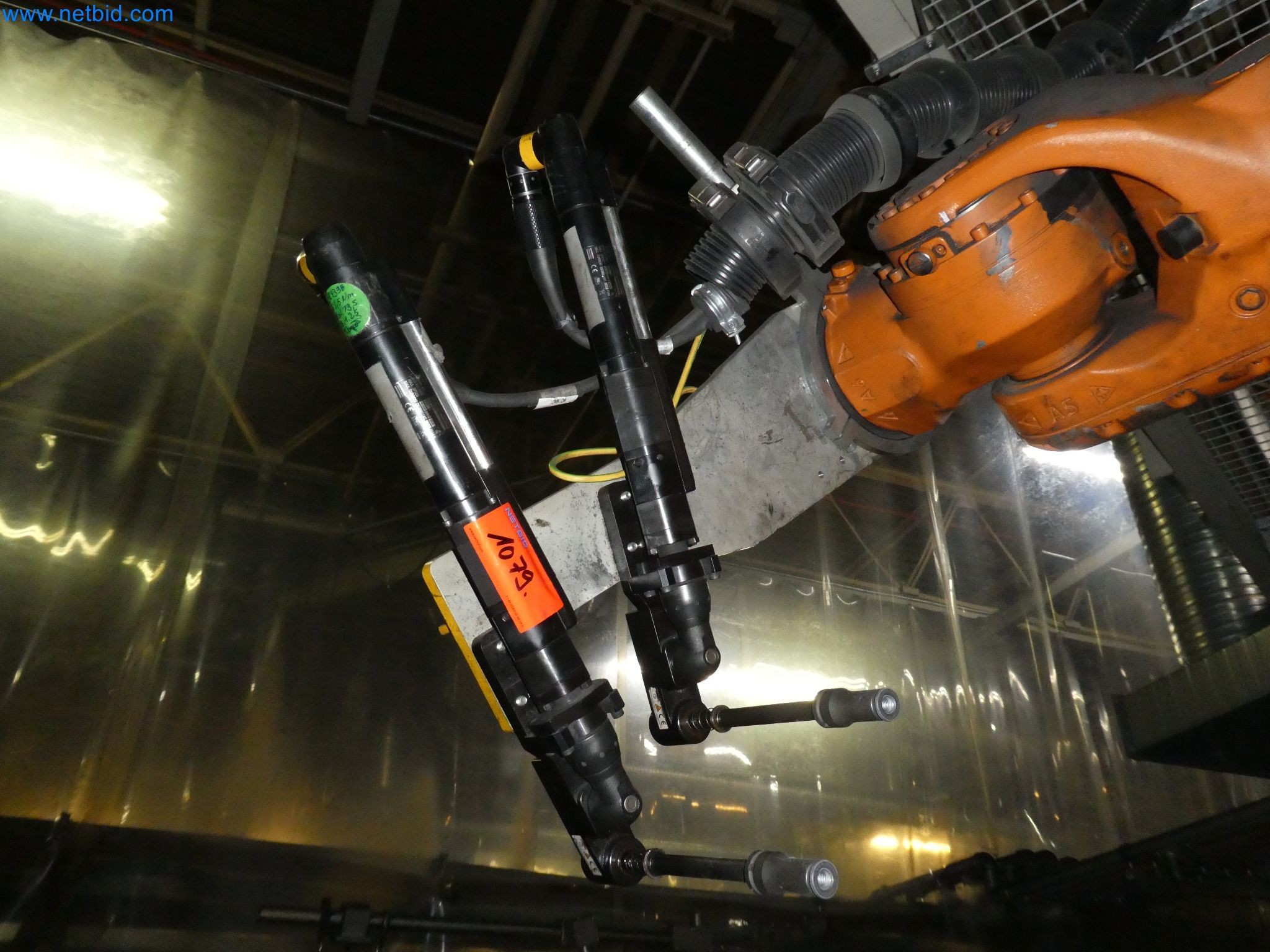 Robots, equipos de soldadura y accesorios de montaje de la industria del automóvil-2