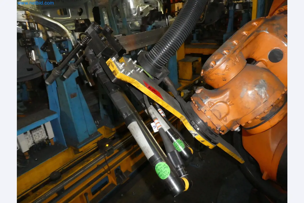 Robots, equipos de soldadura y accesorios de montaje de la industria del automóvil-6