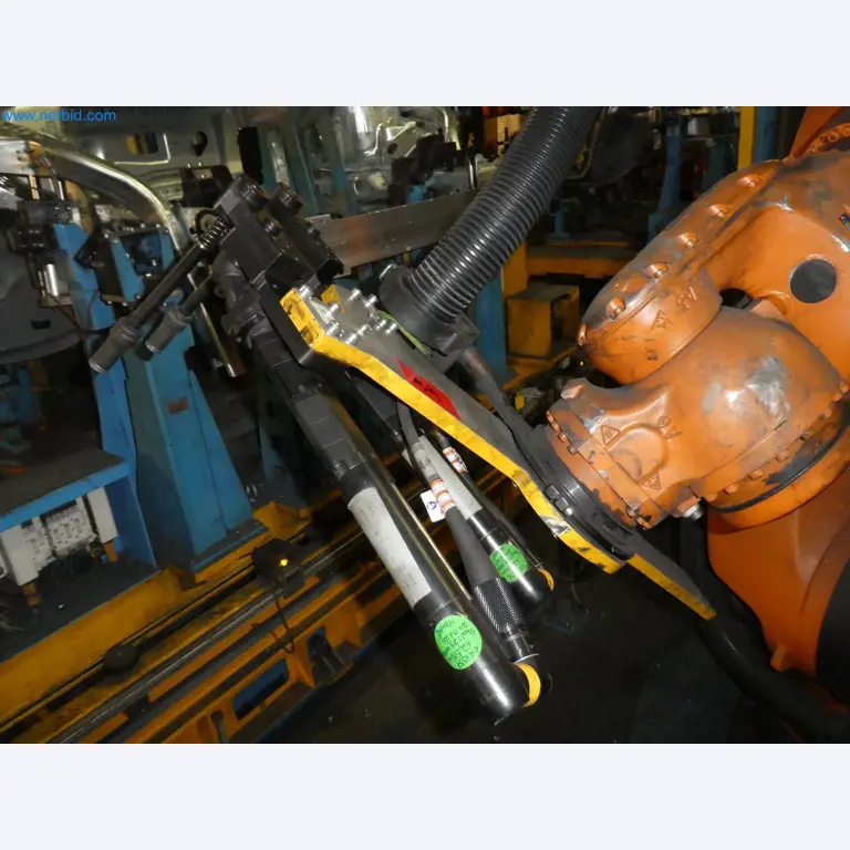 Robots, equipos de soldadura y accesorios de montaje de la industria del automóvil-6