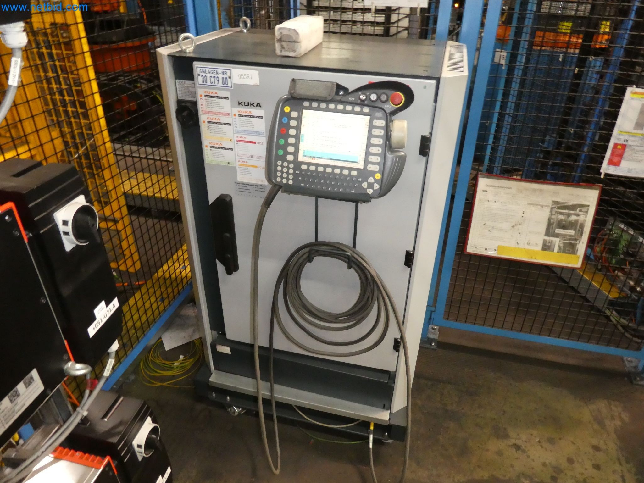 Robots, welding equipment and assembly accessories from the automotive industry-10