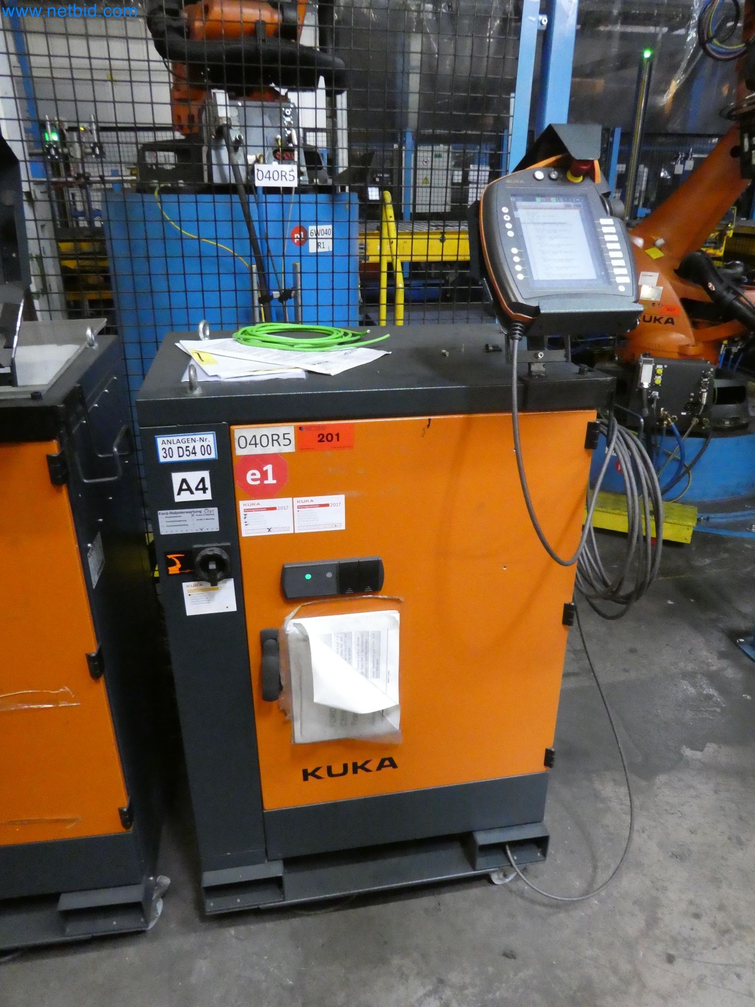 Robots, welding equipment and assembly accessories from the automotive industry-2