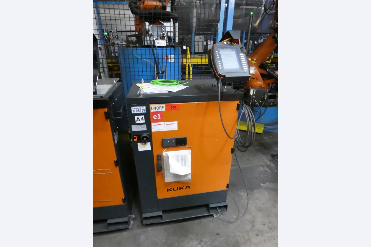 Robots, welding equipment and assembly accessories from the automotive industry-2