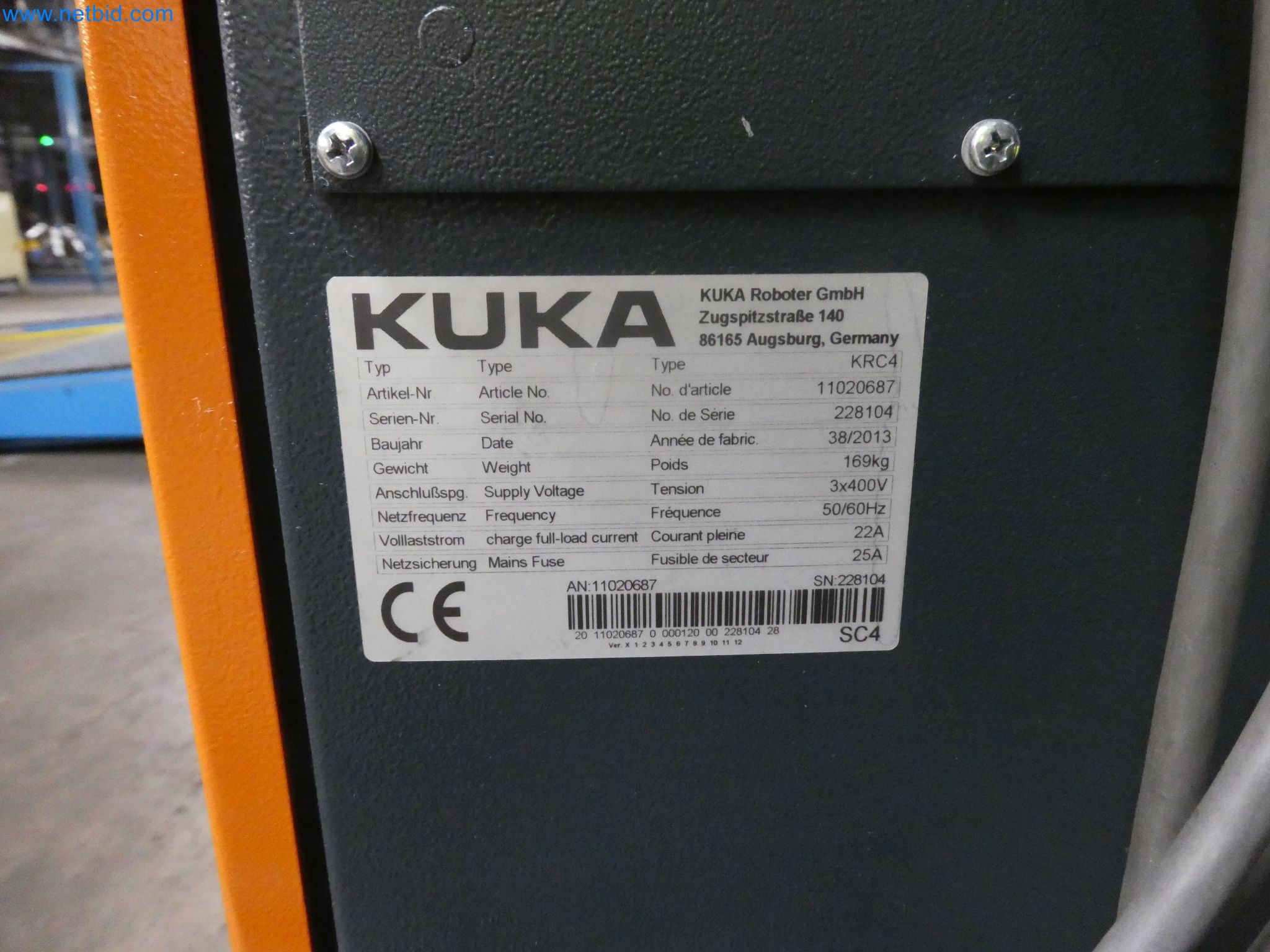 Robots, welding equipment and assembly accessories from the automotive industry-4