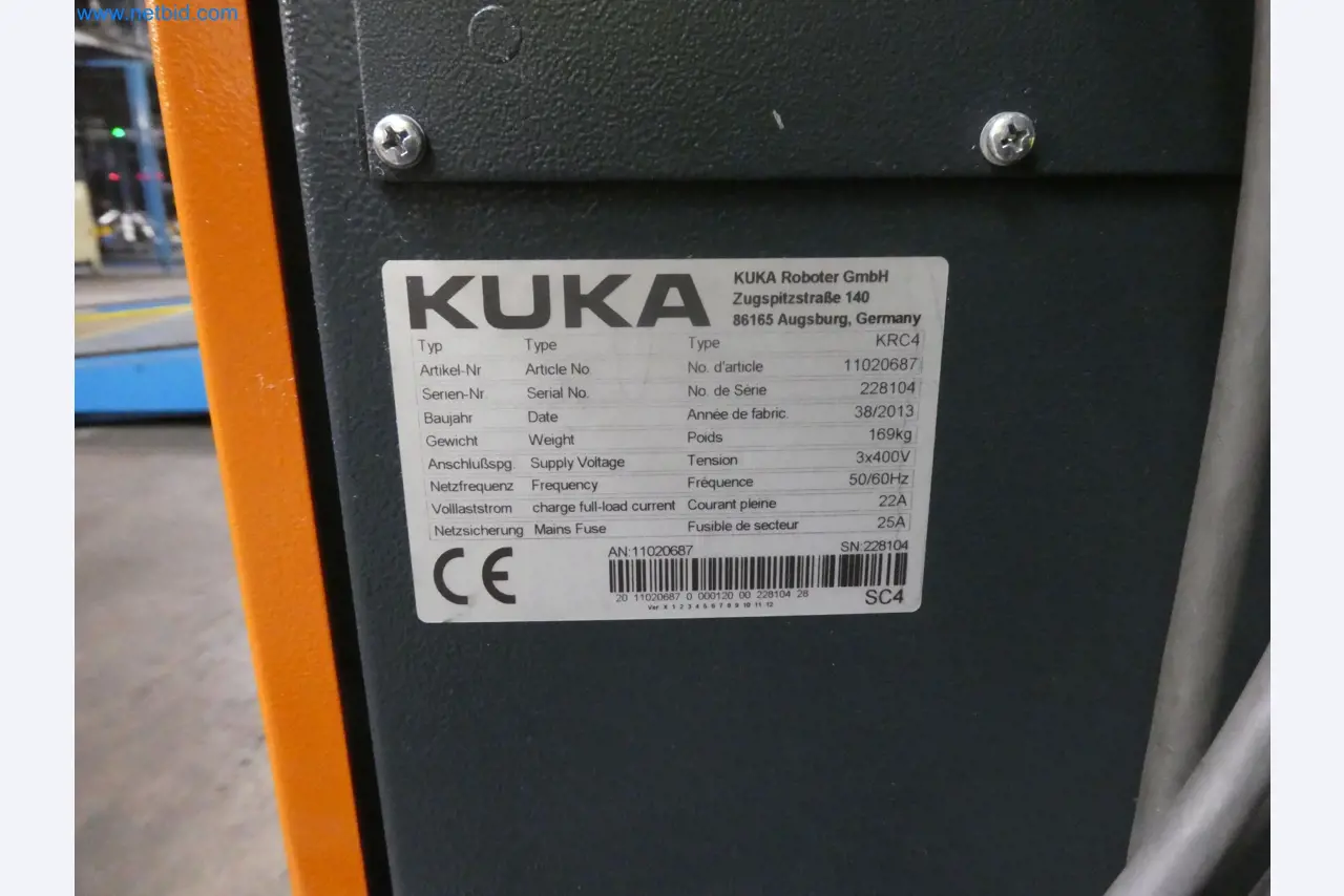 Robots, welding equipment and assembly accessories from the automotive industry-4