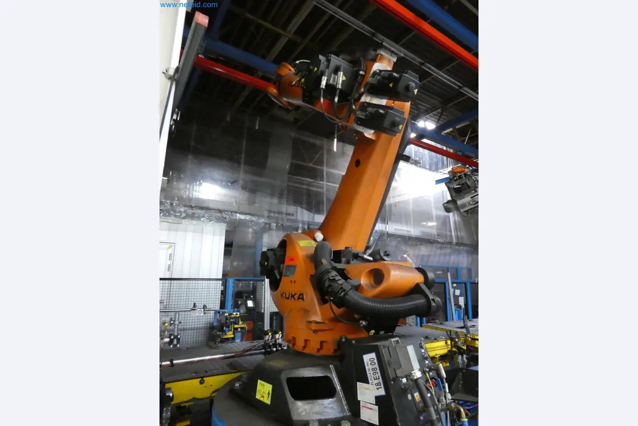 Robots, welding equipment and assembly accessories from the automotive industry-6