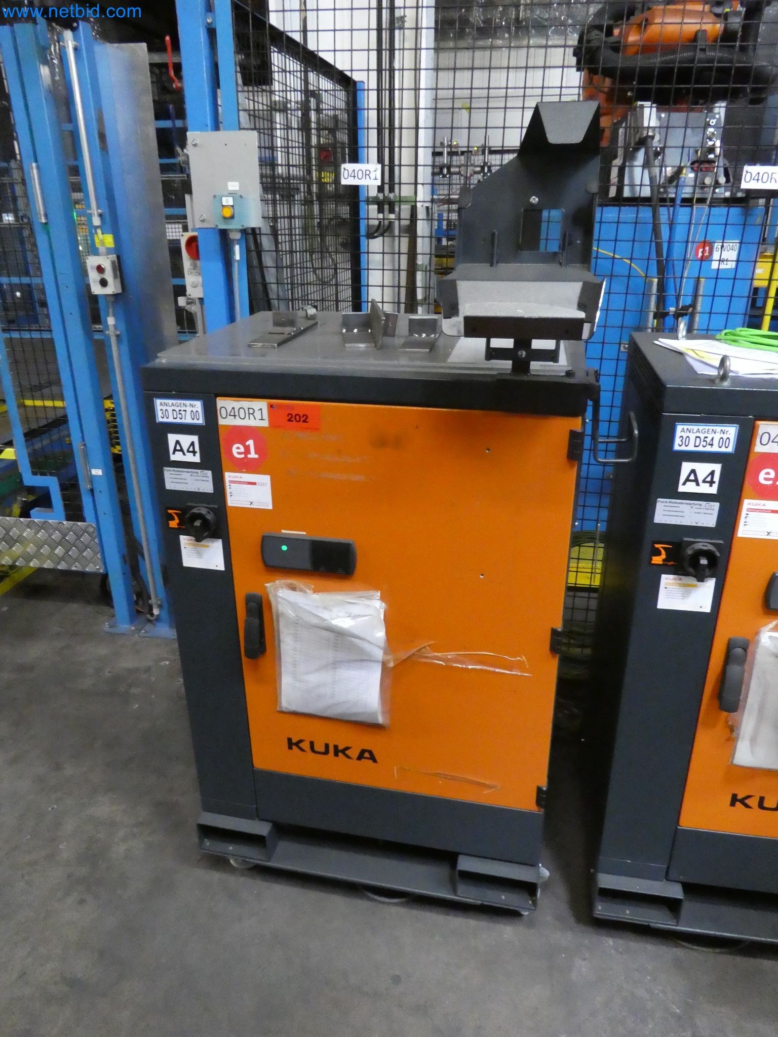 Robots, welding equipment and assembly accessories from the automotive industry-7