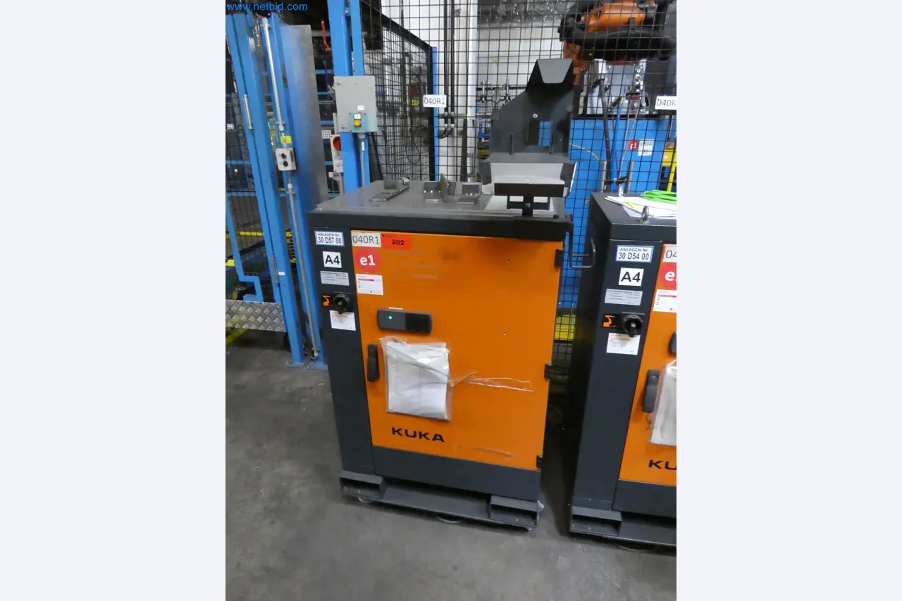 Robots, welding equipment and assembly accessories from the automotive industry-7