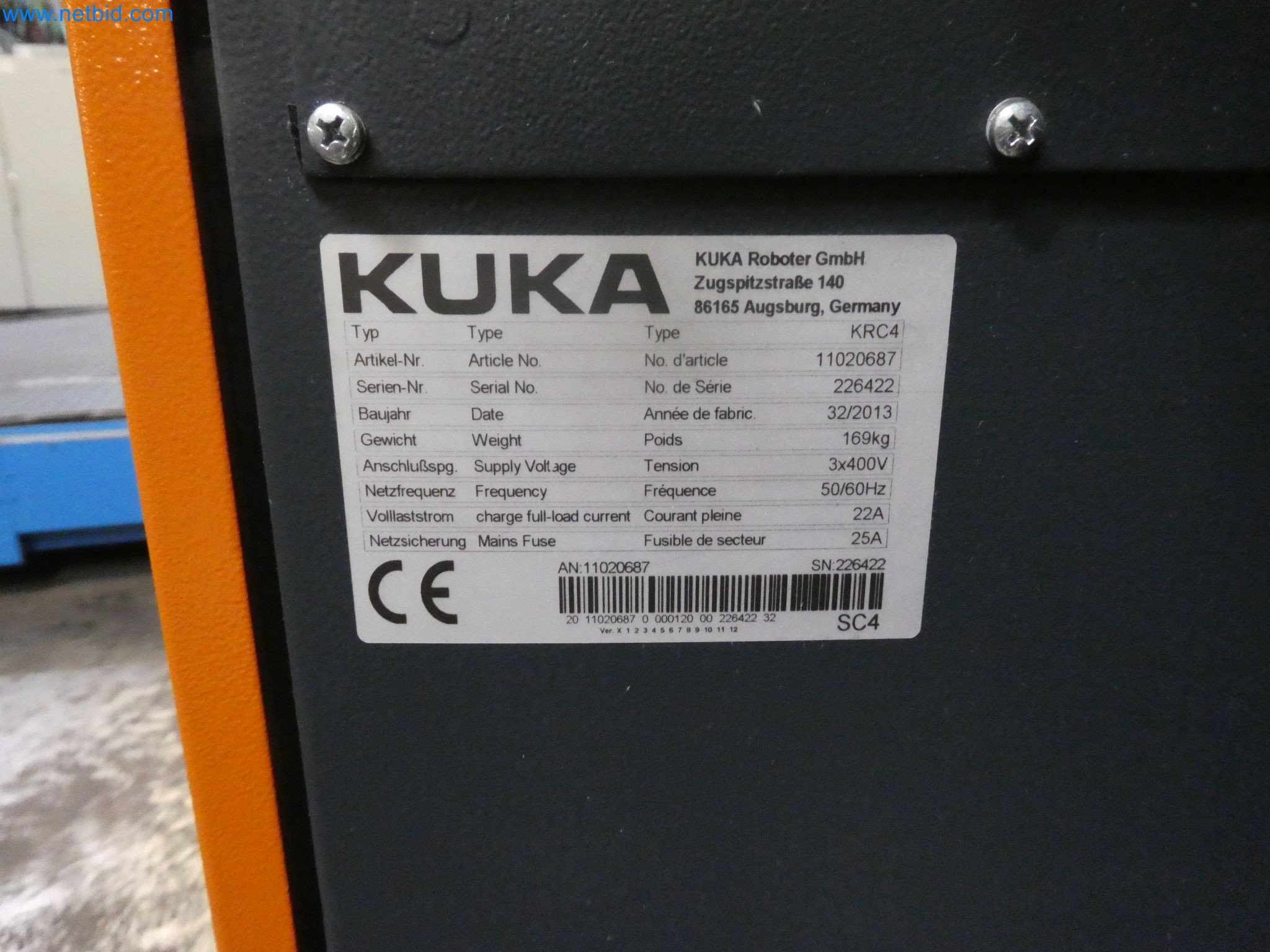 Robots, welding equipment and assembly accessories from the automotive industry-8