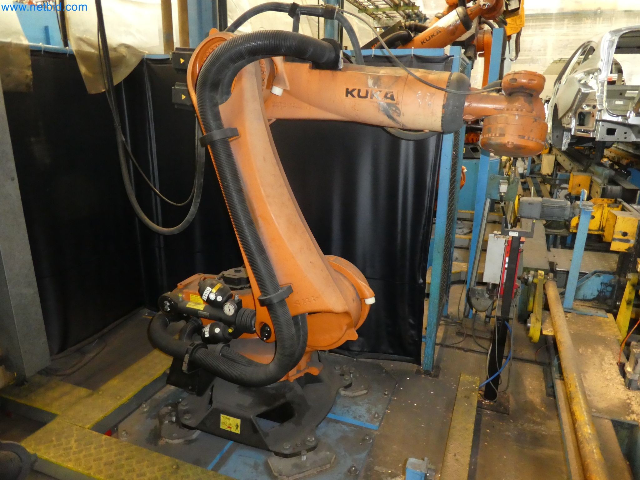 Robots, welding equipment and assembly accessories from the automotive industry-10