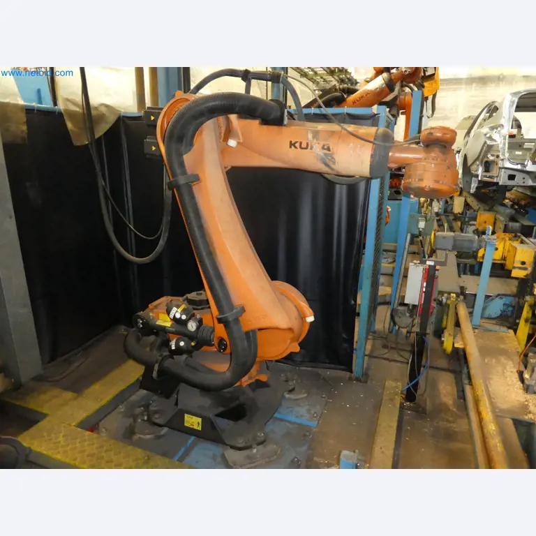 Robots, welding equipment and assembly accessories from the automotive industry-10
