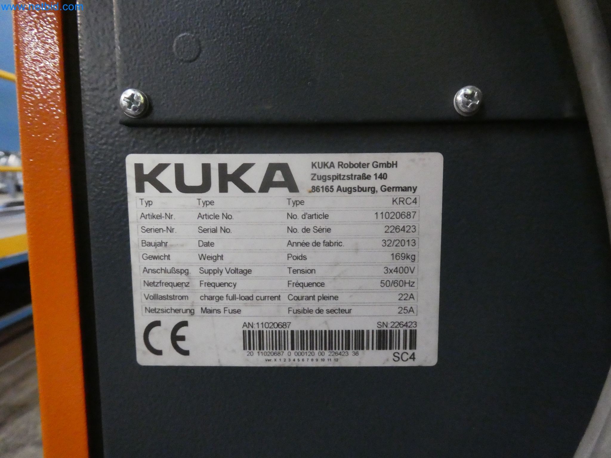 Robots, welding equipment and assembly accessories from the automotive industry-14