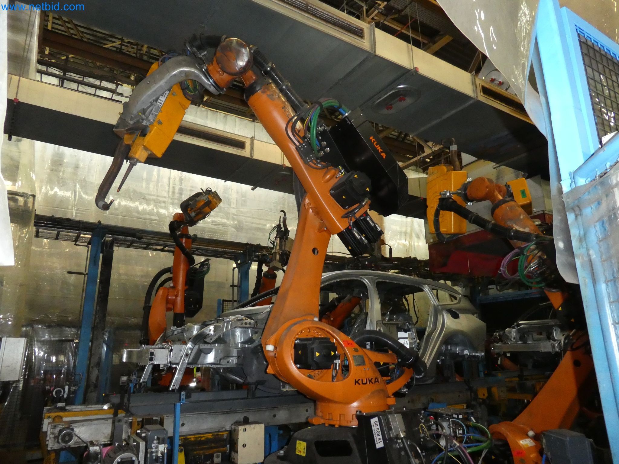 Robots, welding equipment and assembly accessories from the automotive industry-18