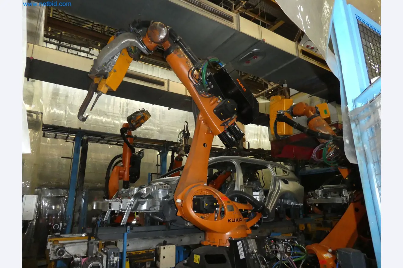 Robots, welding equipment and assembly accessories from the automotive industry-18