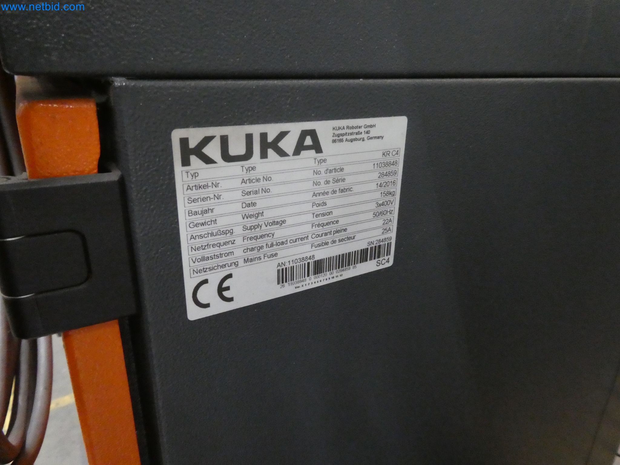 Robots, welding equipment and assembly accessories from the automotive industry-23