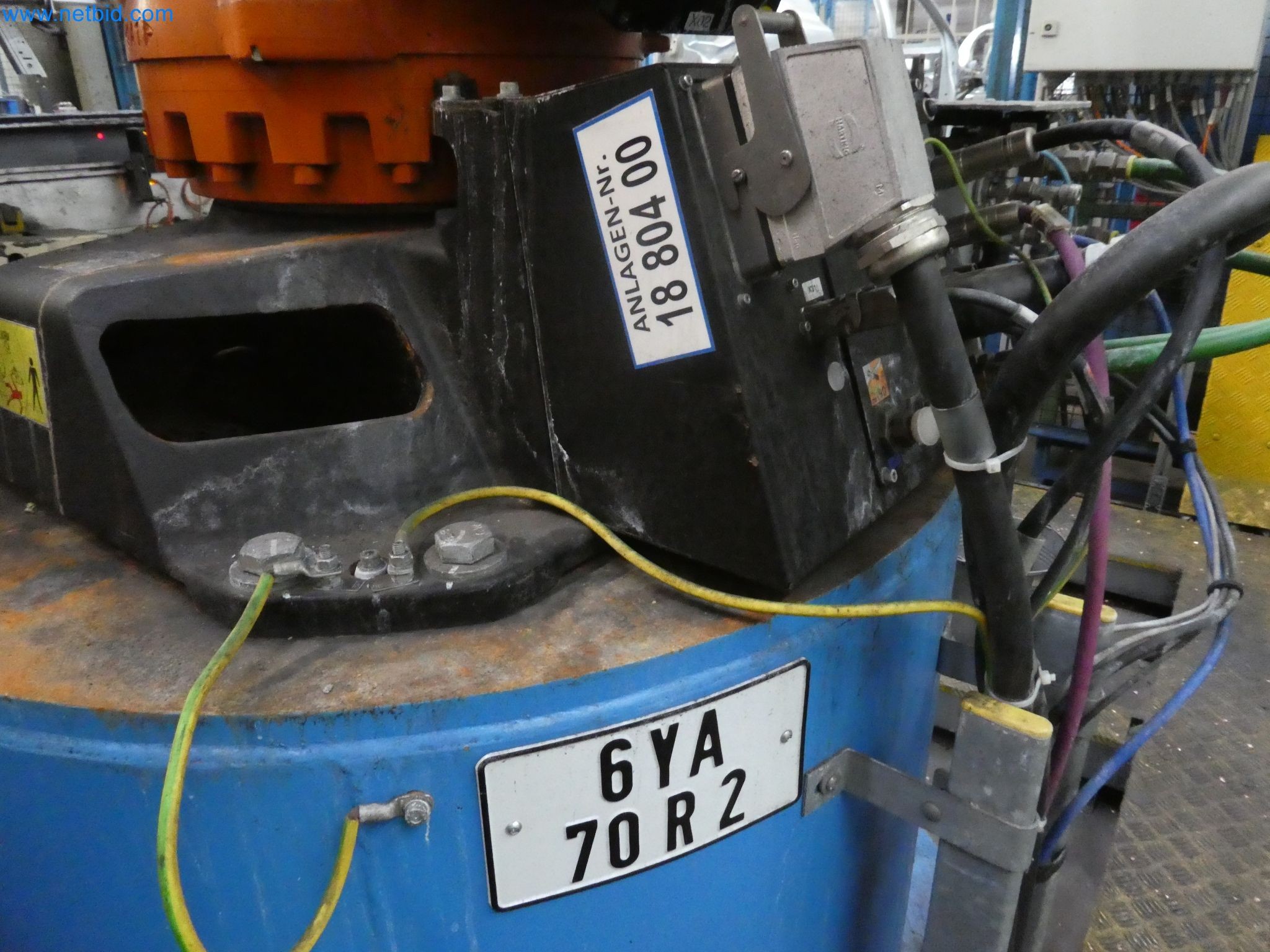 Robots, welding equipment and assembly accessories from the automotive industry-25