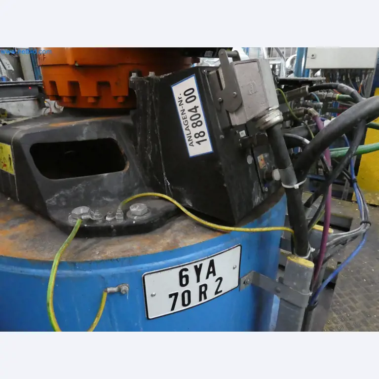 Robots, welding equipment and assembly accessories from the automotive industry-25