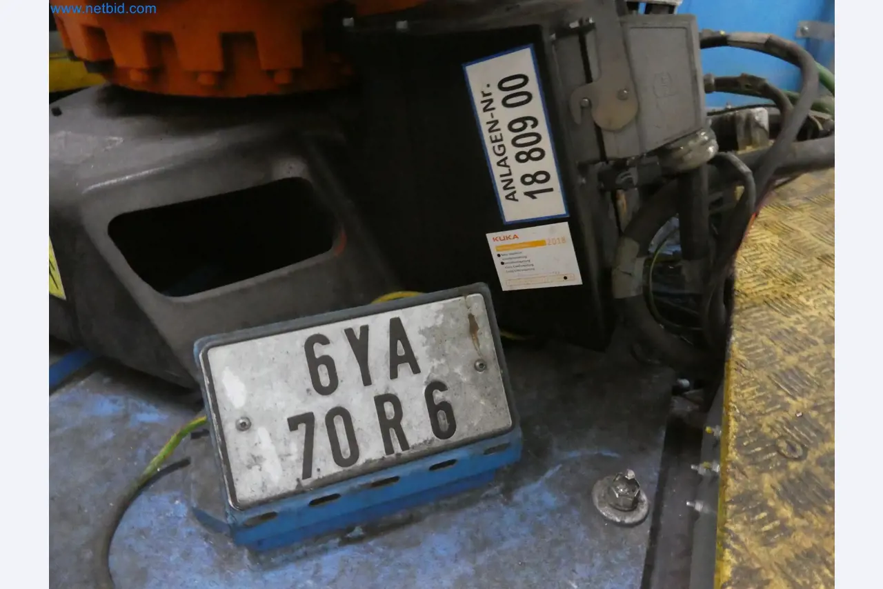 Robots, welding equipment and assembly accessories from the automotive industry-26