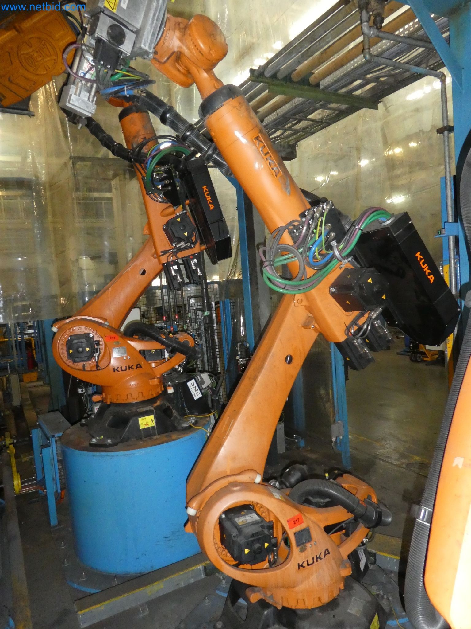 Robots, welding equipment and assembly accessories from the automotive industry-27