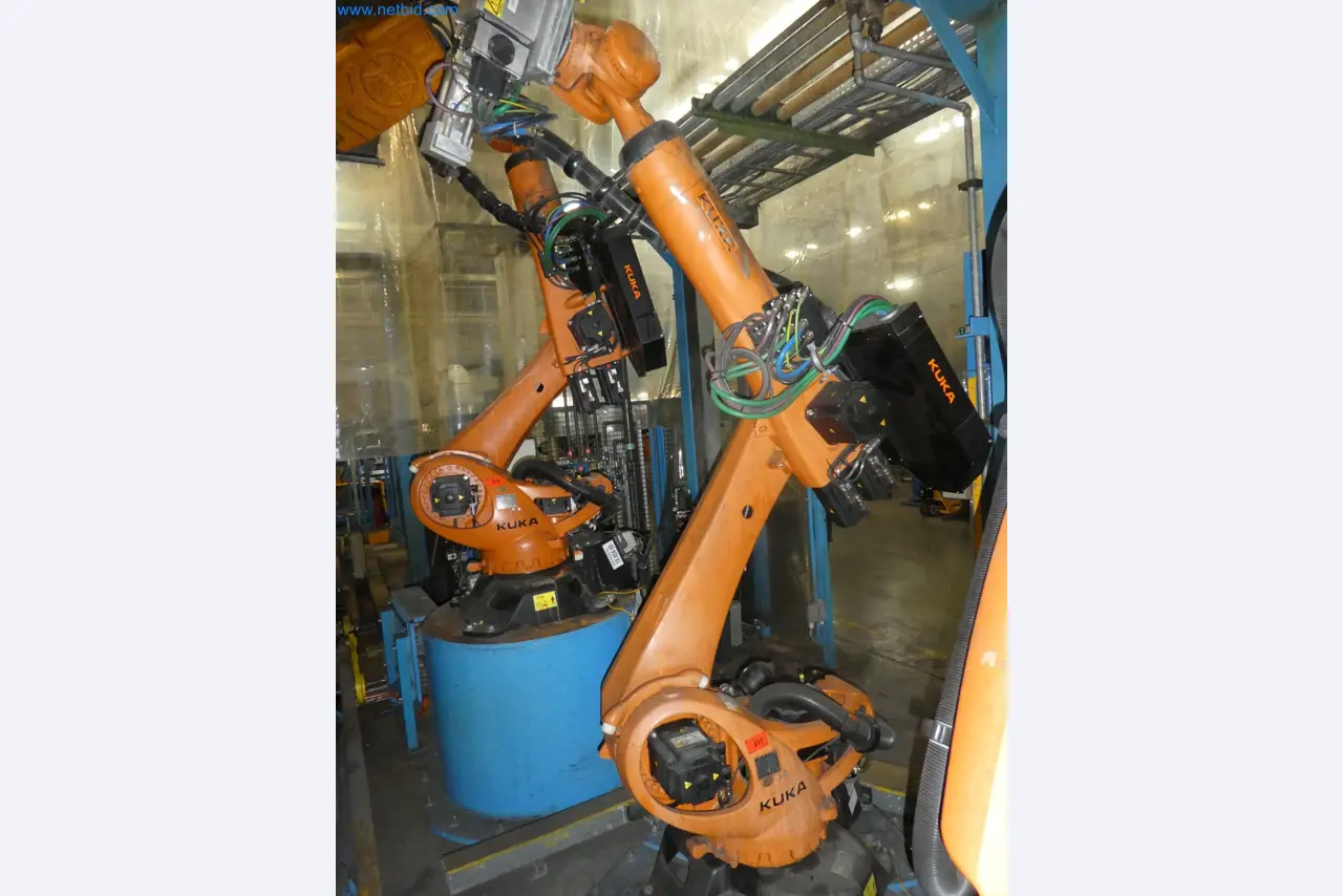 Robots, welding equipment and assembly accessories from the automotive industry-27