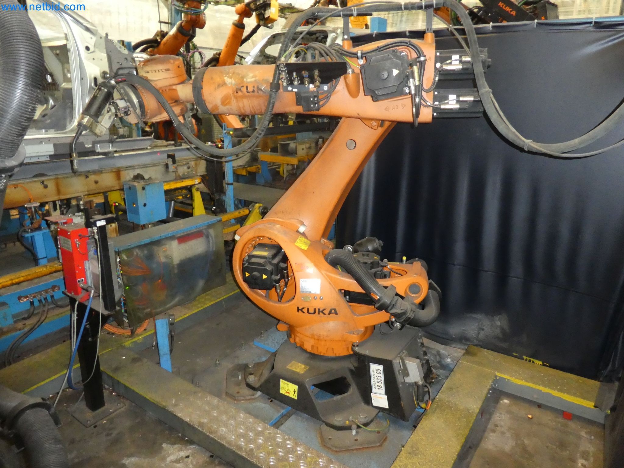 Robots, welding equipment and assembly accessories from the automotive industry-29