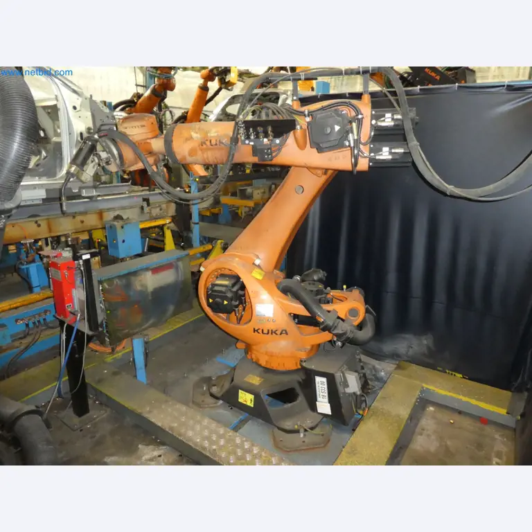 Robots, welding equipment and assembly accessories from the automotive industry-29