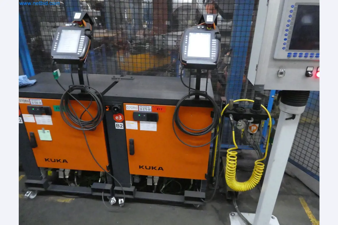 Robots, welding equipment and assembly accessories from the automotive industry-30