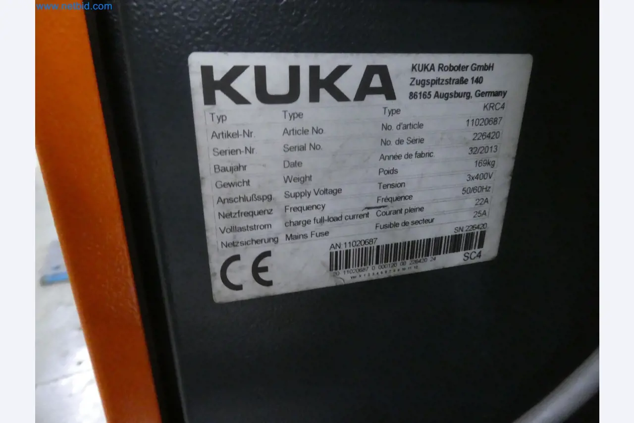 Robots, welding equipment and assembly accessories from the automotive industry-31