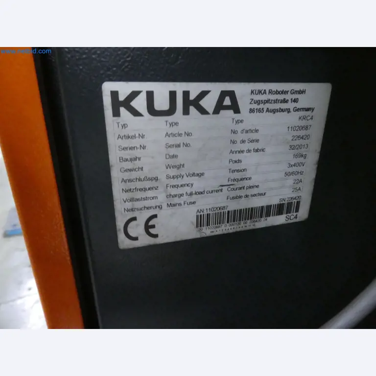 Robots, welding equipment and assembly accessories from the automotive industry-31