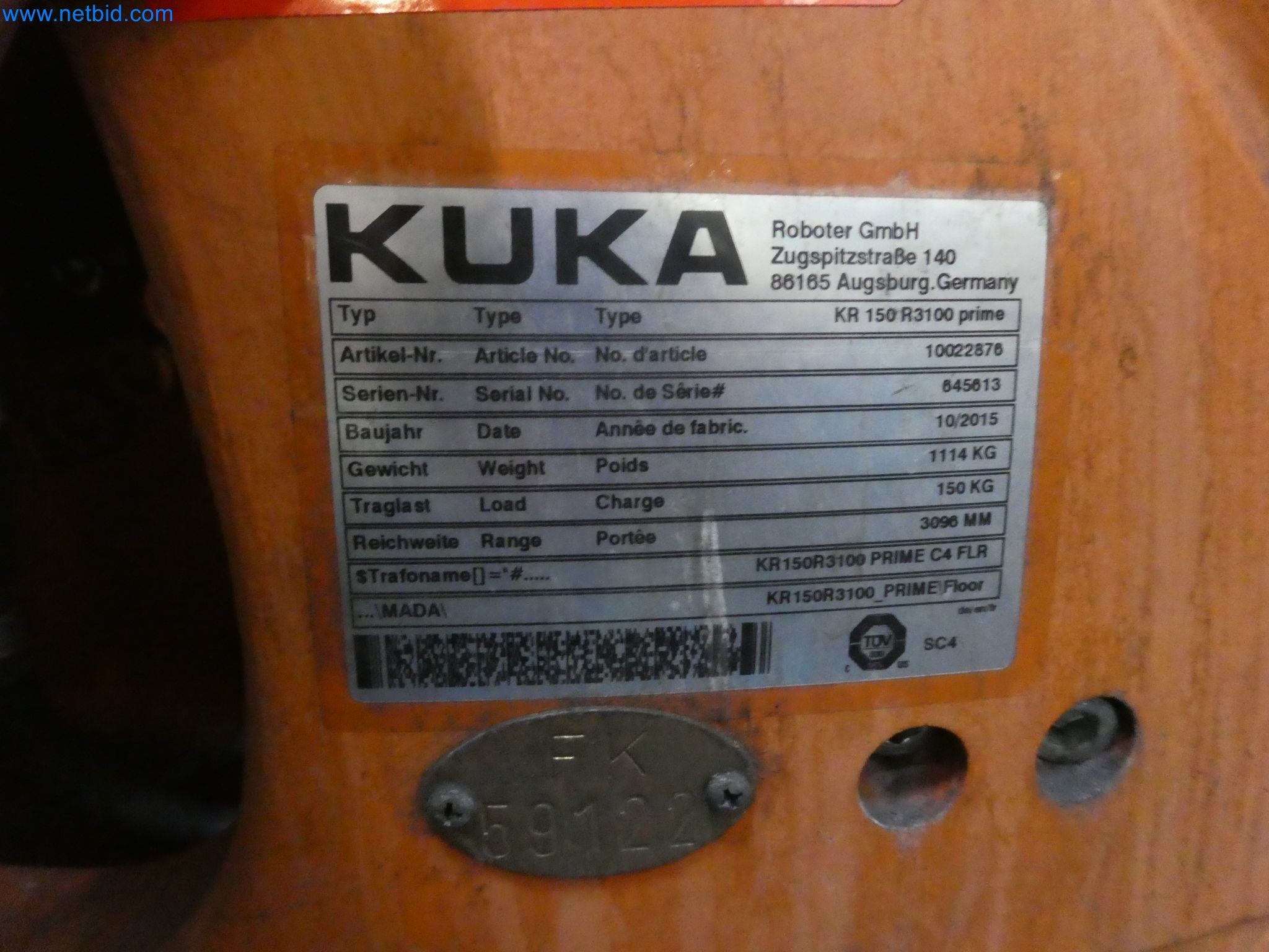 Robots, welding equipment and assembly accessories from the automotive industry-33