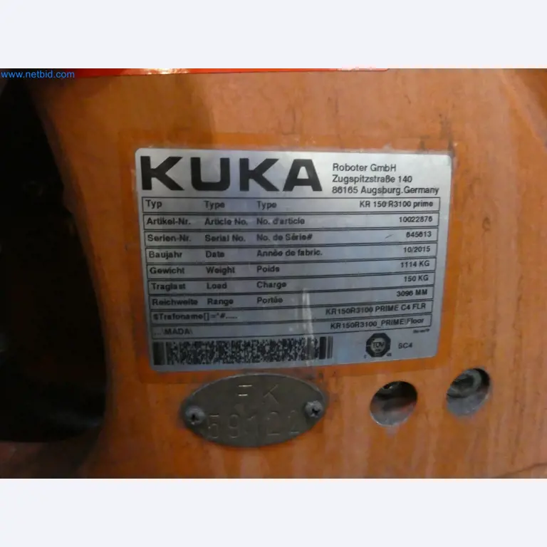 Robots, welding equipment and assembly accessories from the automotive industry-33