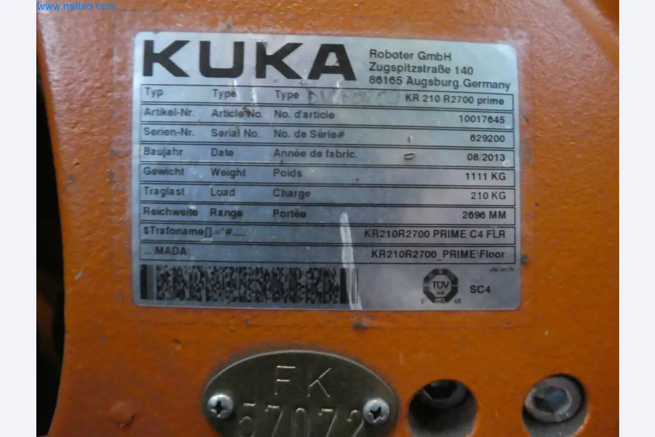 Robots, welding equipment and assembly accessories from the automotive industry-34