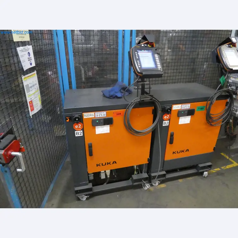 Robots, welding equipment and assembly accessories from the automotive industry-37