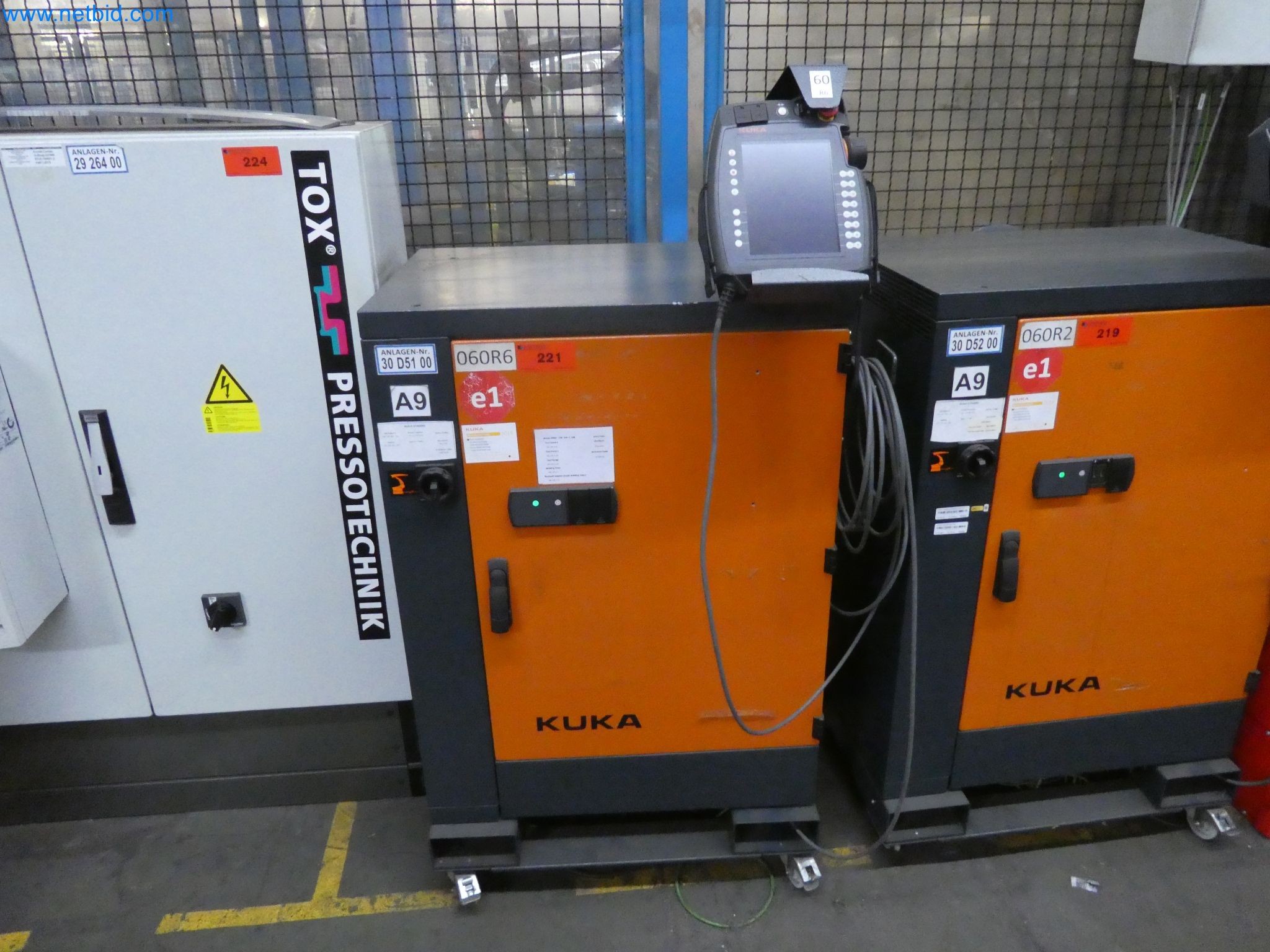 Robots, welding equipment and assembly accessories from the automotive industry-38