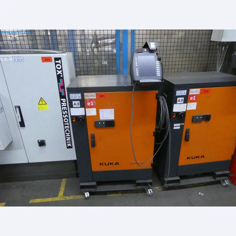 Robots, welding equipment and assembly accessories from the automotive industry-38