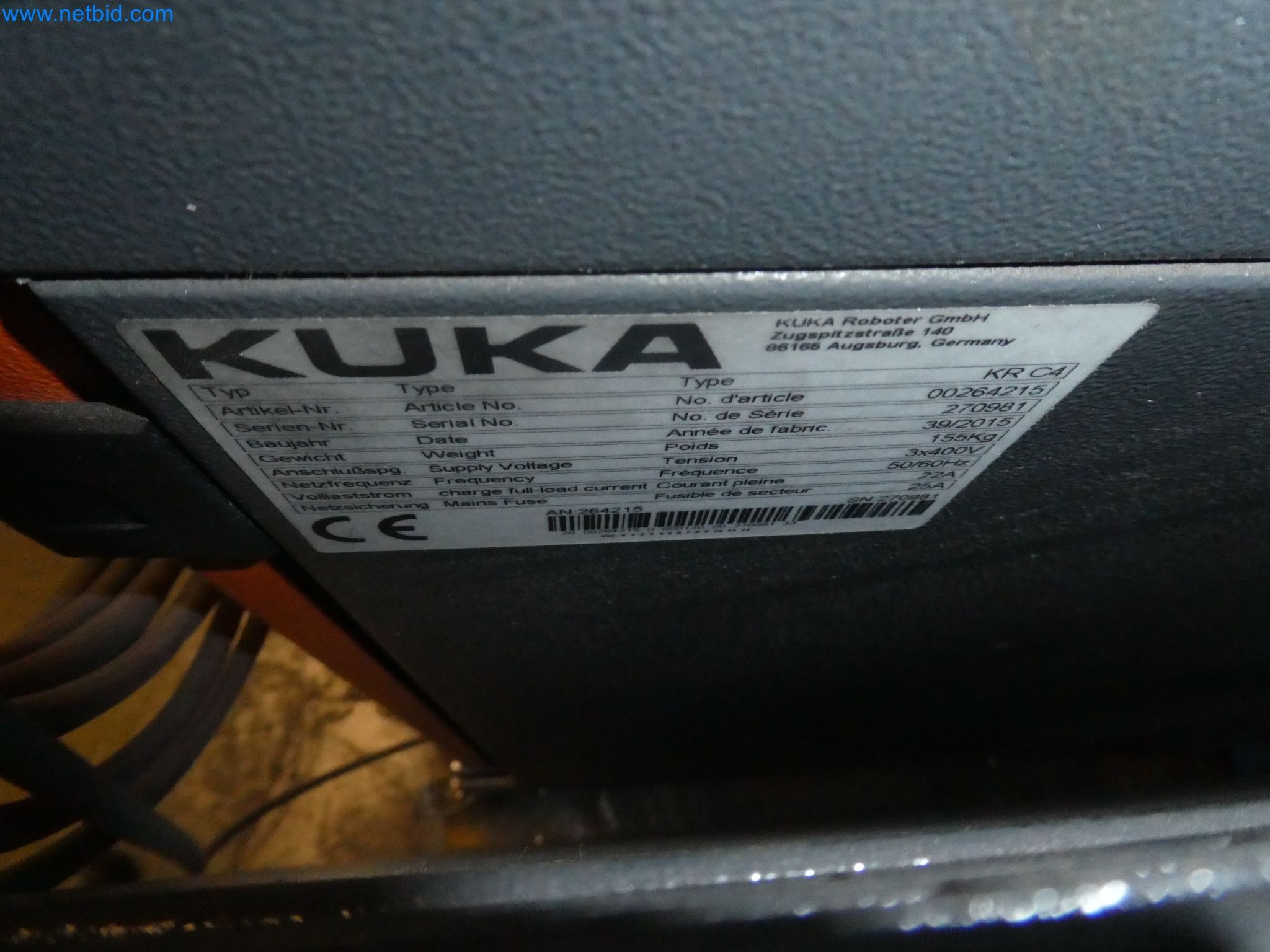 Robots, welding equipment and assembly accessories from the automotive industry-39